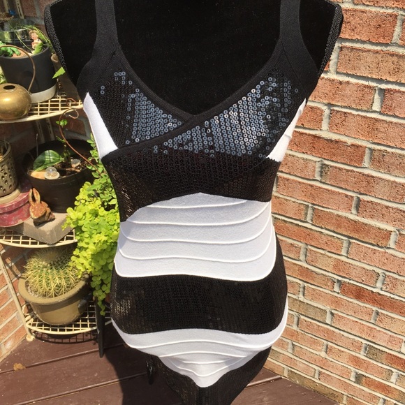 Sold Body-con criss-cross sequin bandage dress - Picture 5 of 13